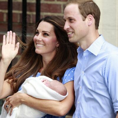 Ovo je budući kralj: Kejt i Vilijam premijerno pokazali bebu! (VIDEO)