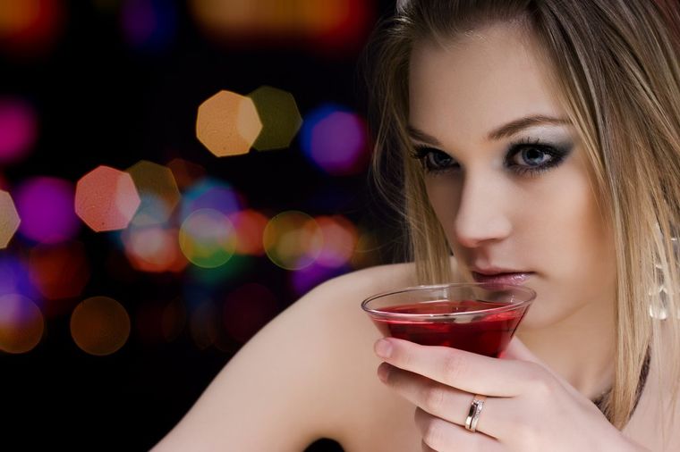 Alkohol goji: Jedna pijana noć nedeljno dodaje 12 kilograma godišnje!