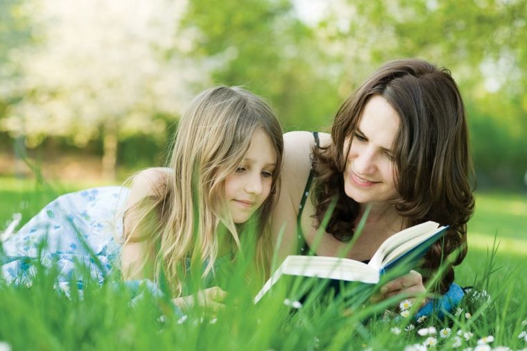 Kada biste morale kćerkama da kažete najvažniju životnu lekciju: Šta biste im poručile? (VIDEO)