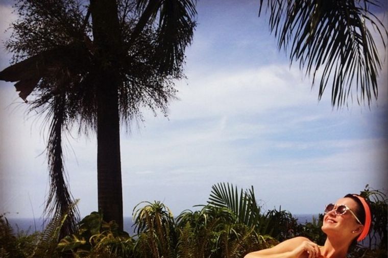 Keti Peri uživa na suncu: Život je lep! (FOTO)