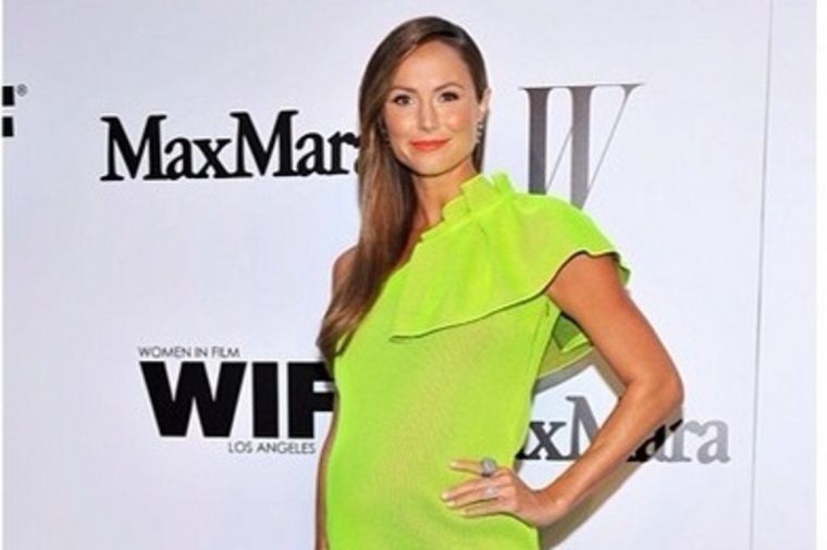 Trudnički stil Stejsi Kibler: Neonsko zelena haljina za leto! (FOTO)