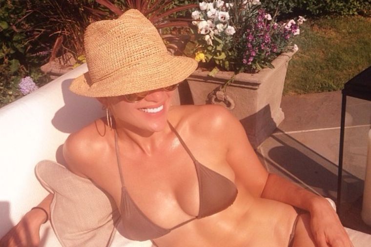Dženifer Lopez smršala, pa se hvali: Seksi selfi u mini bikiniju! (FOTO)
