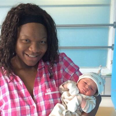 Jedna u milion: Crnkinja rodila belu bebu! (FOTO)