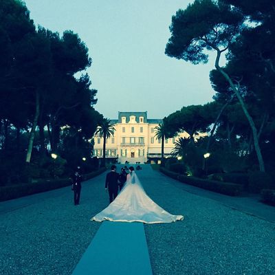 Ćerka poznatog bankara u venčanici od 35 metara svile: Haljina kakvu još niste videli! (FOTO)