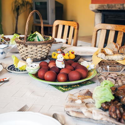 PREDLOG JELOVNIKA ZA VASKRS: Najbolje ideje za svečani ručak sa porodicom, BRZA I LAKA priprema najukusnijih jela
